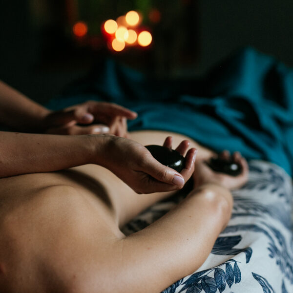 Karsto akmeņu masāža